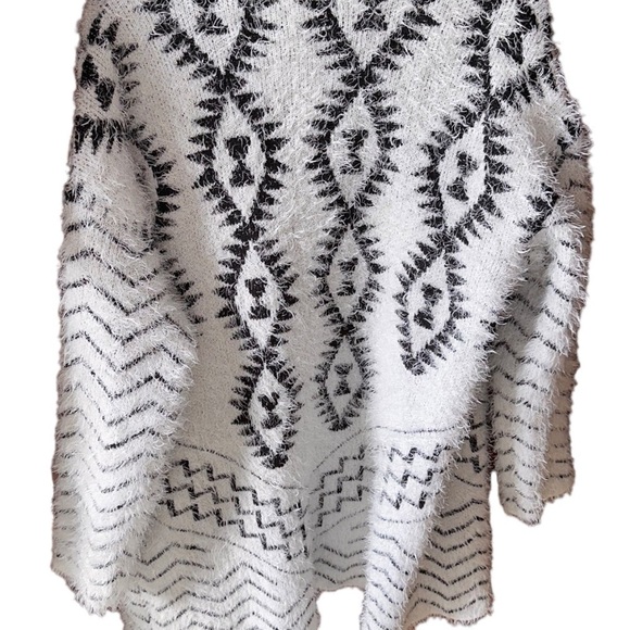 Absolutely Famous size xl heavy aztec eyelash cardigan/coatigan. Like new. - Picture 5 of 12